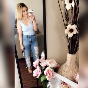 Meet your Posher, Flora